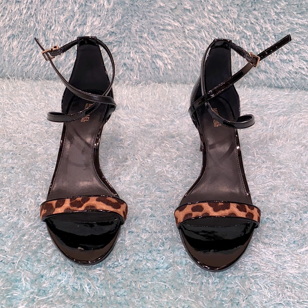 Michael Kors-Ava mid sandals calf hair leopard butterscotch heels(black/leopard)